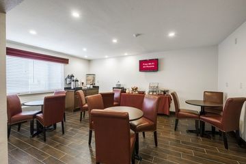 Red Roof Plus+ Hotel 3*