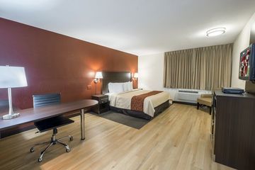 Red Roof Plus+ Hotel 3*