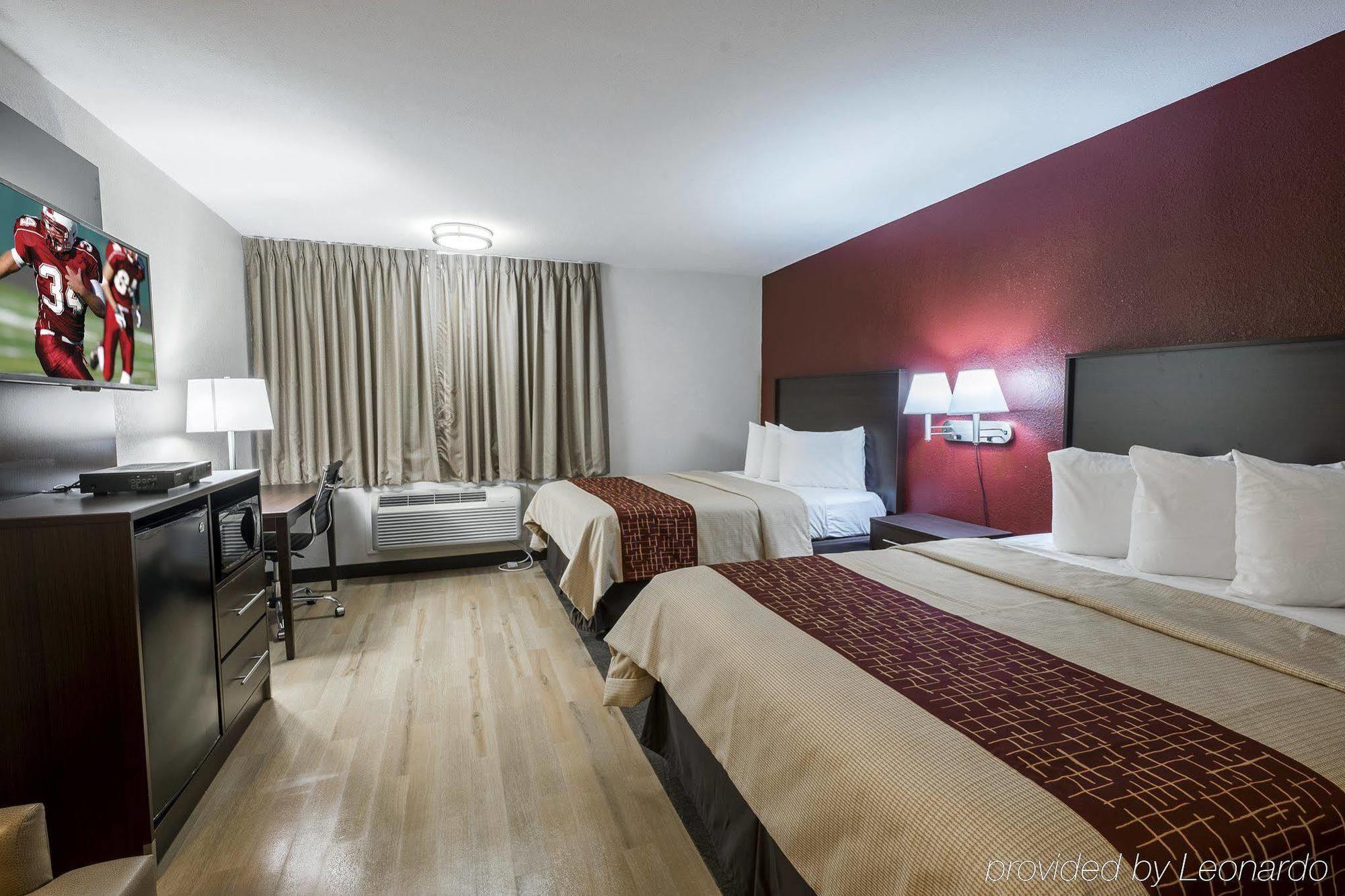 Red Roof Plus+ Hotel 3*