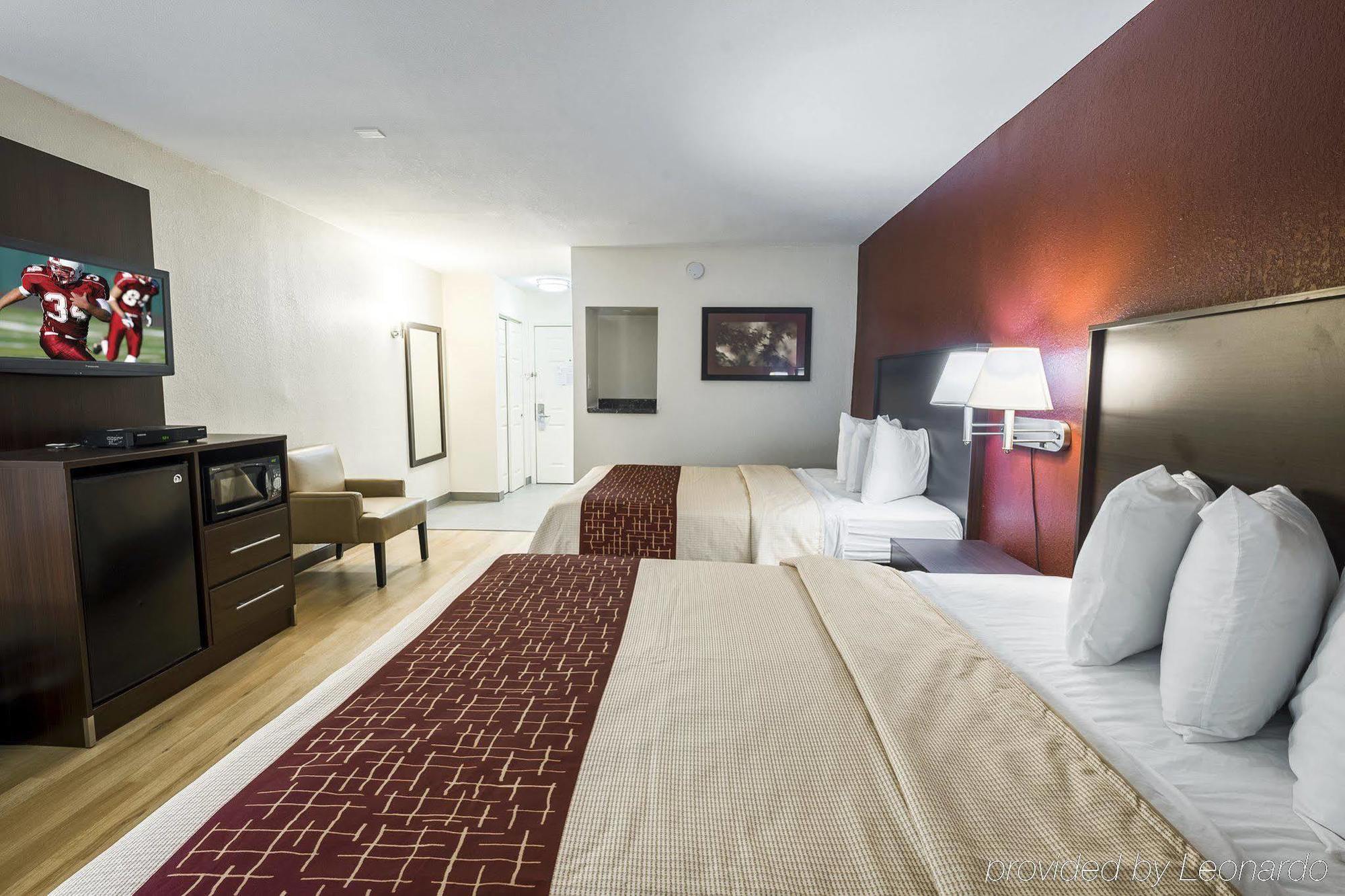 Red Roof Plus+ Hotel 3*