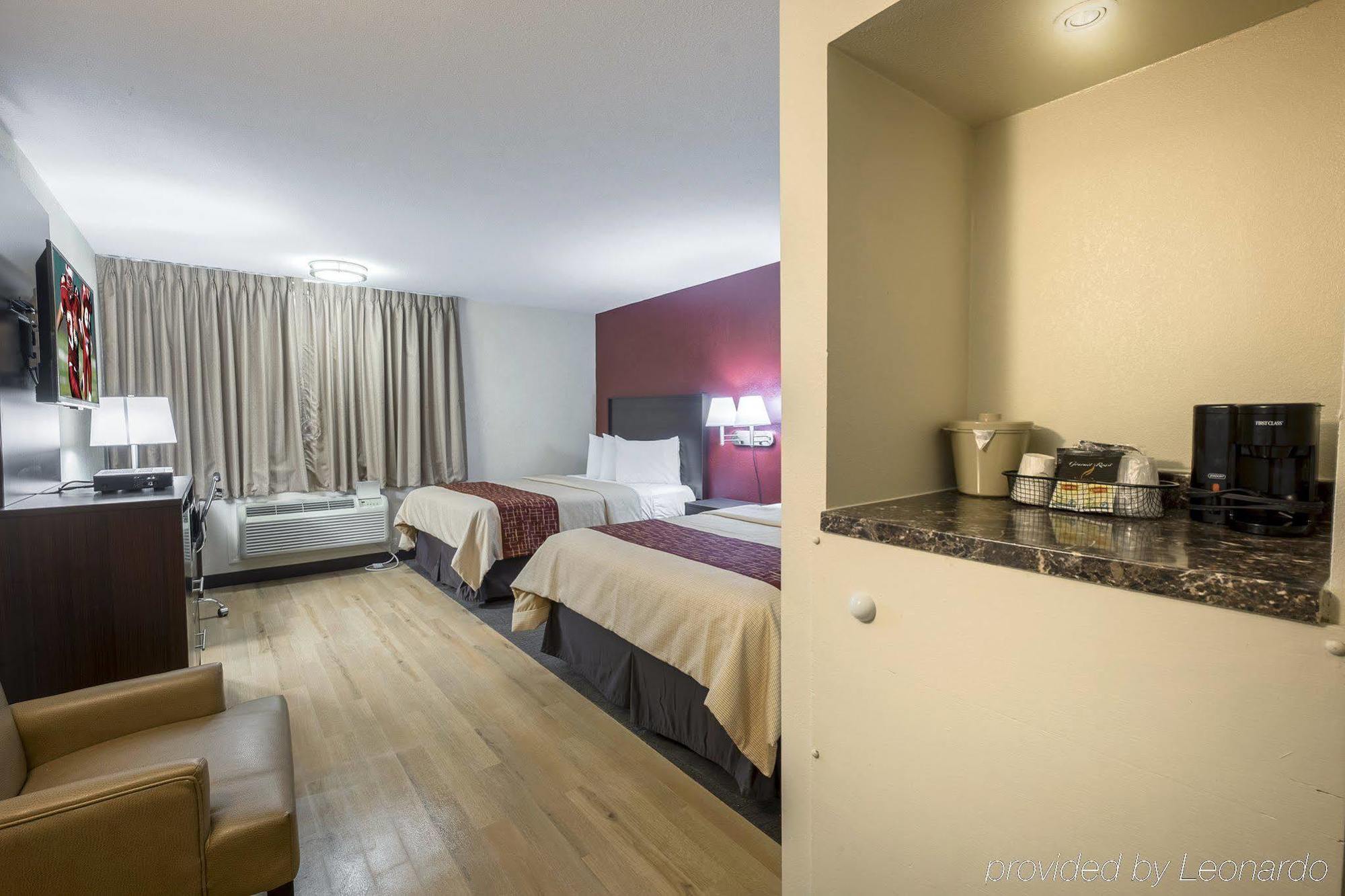 Red Roof Plus+ Hotel 3*